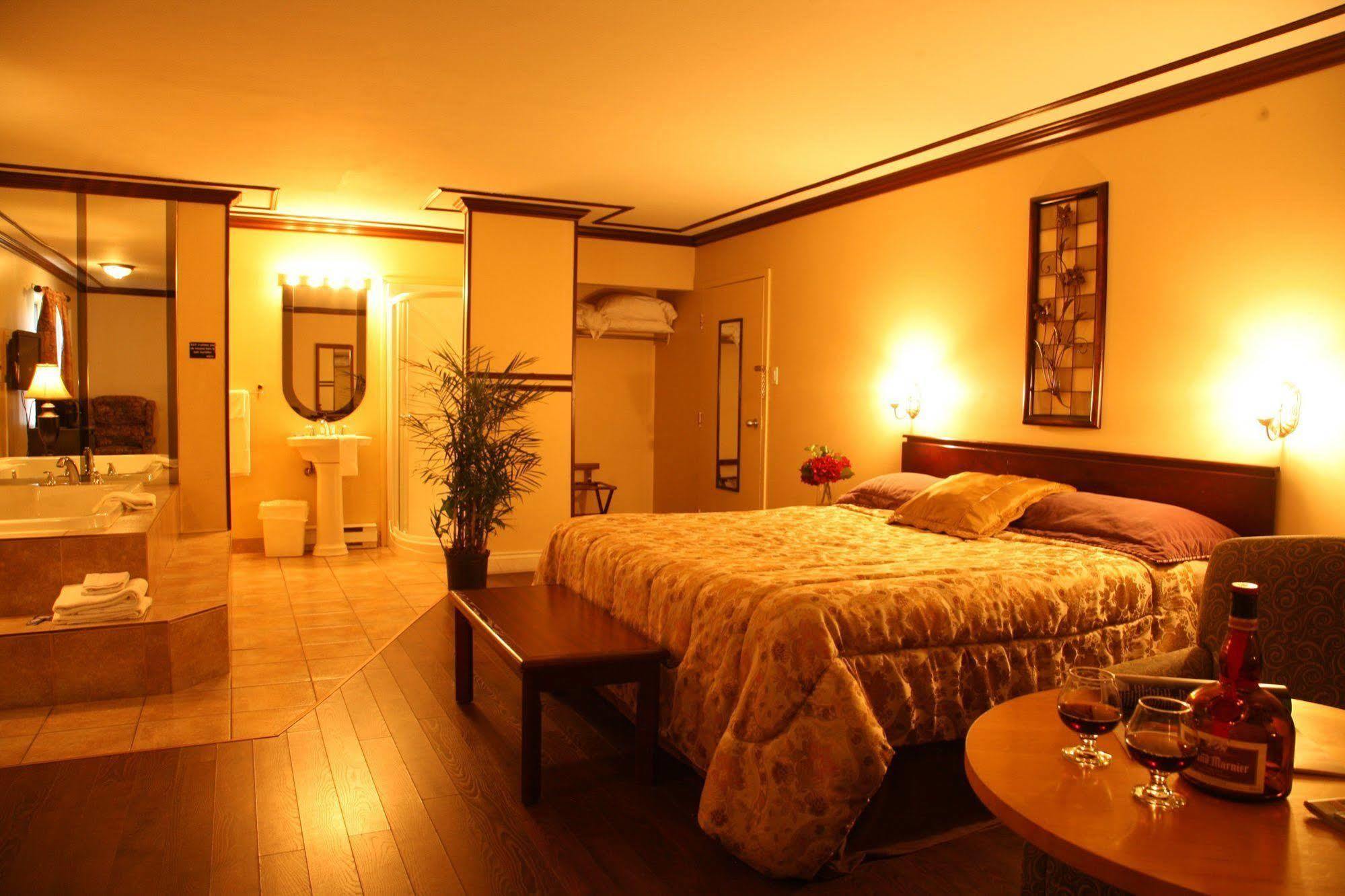 Motel & Hotel Le Luxembourg L'Ancienne-Lorette Екстериор снимка