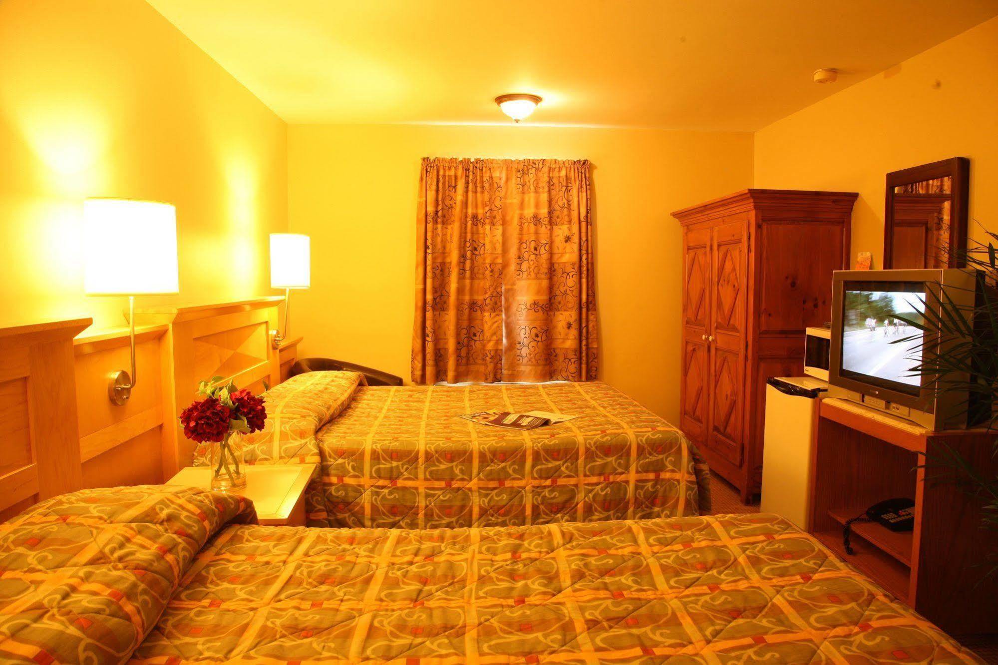 Motel & Hotel Le Luxembourg L'Ancienne-Lorette Екстериор снимка